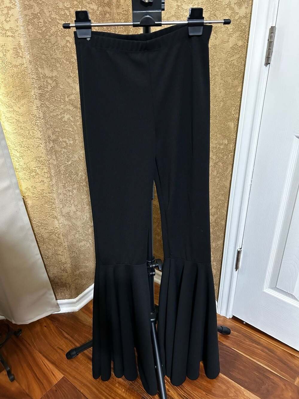 Black Ruffle Flare Leg Pull-On Pants Style 3530 Size S/Chico